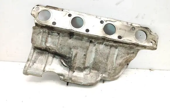 Ford Mondeo Mk III Heat shield in engine bay 