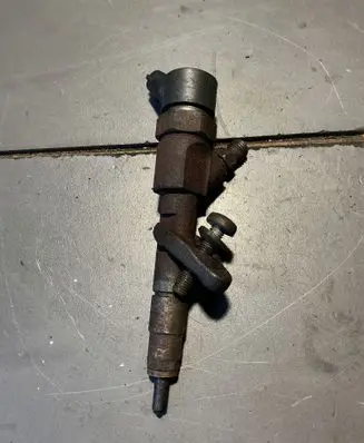 Opel Vivaro Fuel injector 8200238528