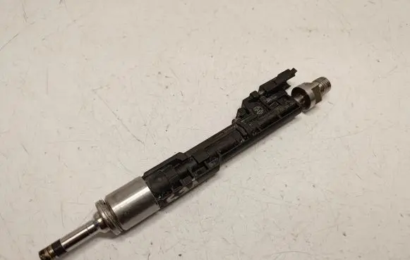 BMW 4 F36 Gran coupe Fuel injector 13648625397