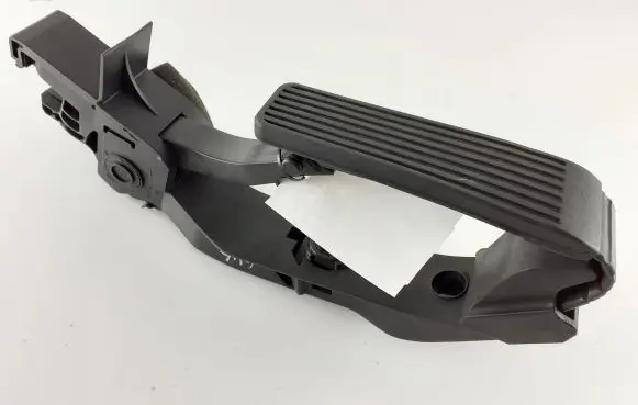 Mercedes-Benz CLS C219 Accelerator throttle pedal A2113000604