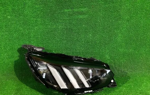 Peugeot 208 Headlight/headlamp 9850177480