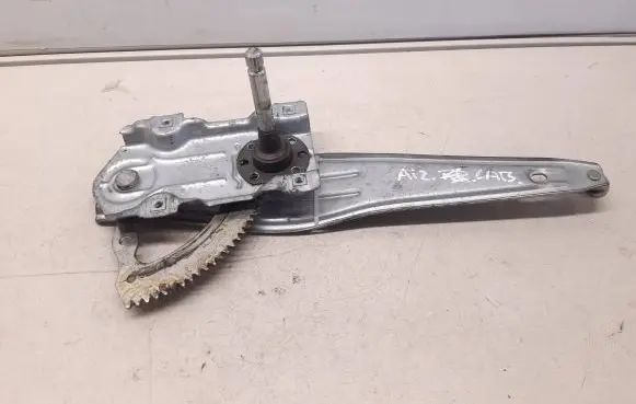Rear door manual window regulator