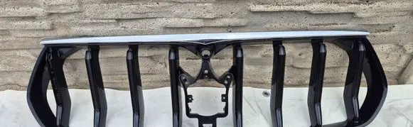 Maserati Levante Front bumper upper radiator grill 670151261 670151263