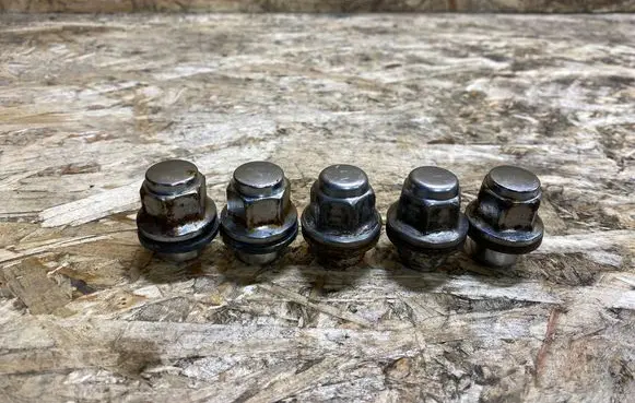 Infiniti G37 Nuts/bolts 