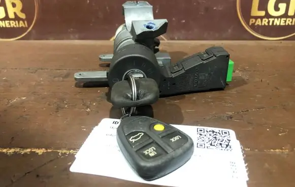 Volvo V70 Ignition lock 8626324