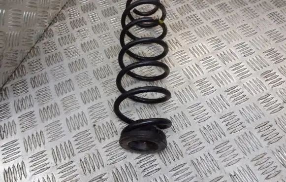 Volkswagen Polo IV 9N3 Rear coil spring