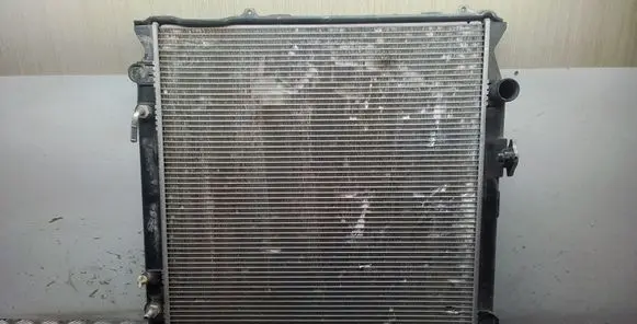 Toyota Land Cruiser (HDJ90) Coolant radiator