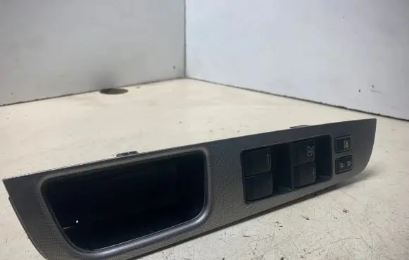 Nissan Tiida C11 Electric window control switch 80961EL11A