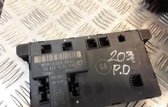 Mercedes-Benz C W203 Door control unit/module 2038201485 A2038201485