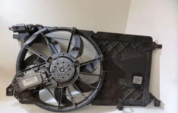 Ford Focus Radiator cooling fan shroud 0130307142 3M5H8C607RJ