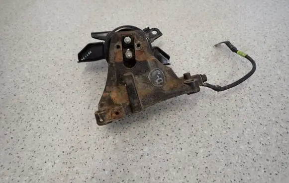 Hyundai i40 Engine mount vacuum valve 