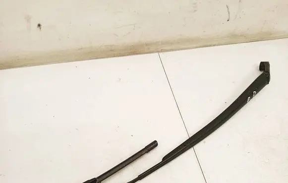 Toyota RAV 4 (XA30) Front wiper blade arm 