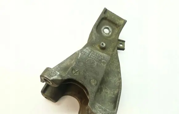 BMW 5 F10 F11 Engine mounting bracket 6852861