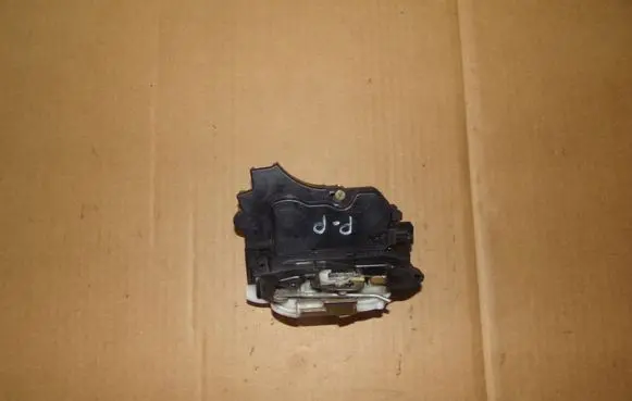 Mitsubishi Lancer Front door lock