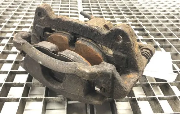 Volkswagen Golf VII Front brake caliper