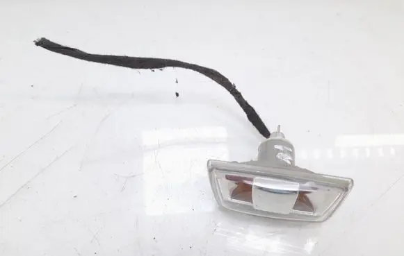 Opel Astra H Front fender indicator light 13252455 13252456