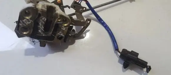 Mazda 121 Front door lock