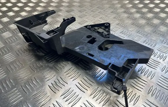 Volvo XC60 Front bumper mounting bracket 30753336