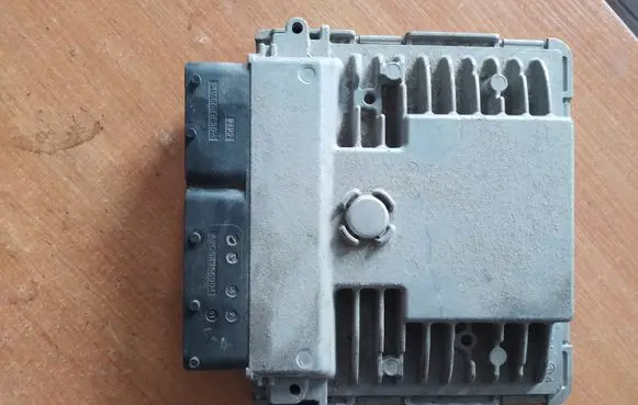 Skoda Yeti (5L) Engine control unit/module 03F906070JJ