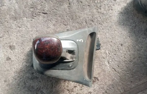 Volvo S80 Gear shifter/selector P08689467