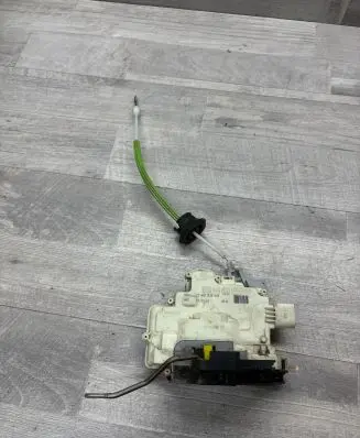 Audi A3 S3 8P Rear door lock 4F0839016 A046465