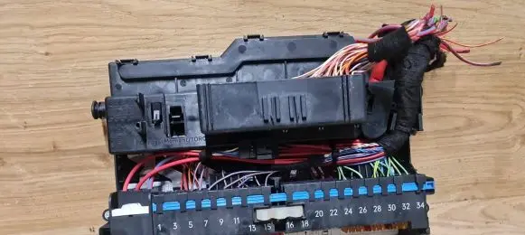 BMW X3 E83 Fuse box set 8364542 18500000000 MR2007040490111805