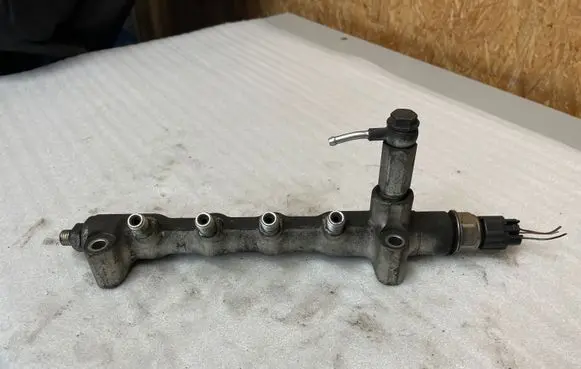 Opel Astra J Fuel main line pipe 55PP0501