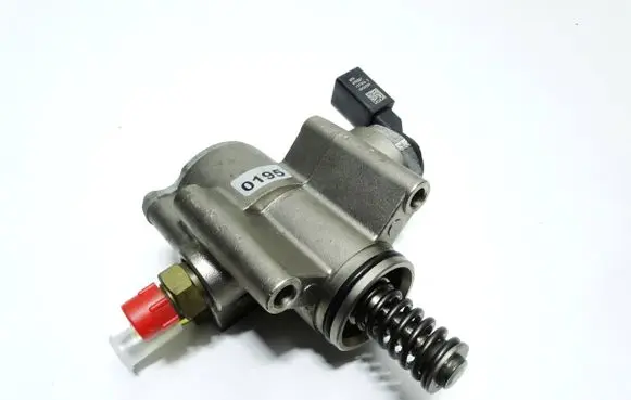 Volkswagen Touran I Fuel injection high pressure pump 03C127025R