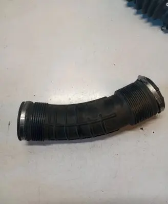 Volvo V70 Air intake hose/pipe 6898050