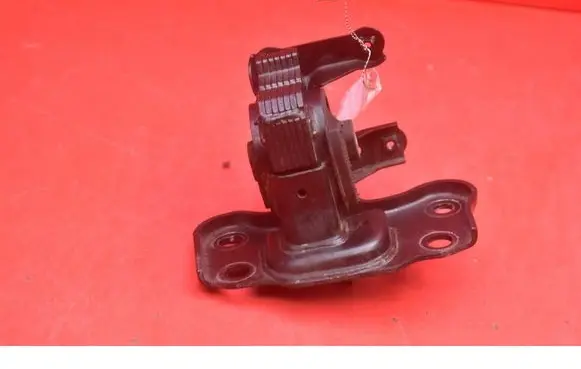 Toyota Corolla Verso E110 Gearbox mounting bracket
