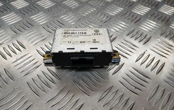 Audi A4 S4 B5 8D Alarm control unit/module 4D0951173