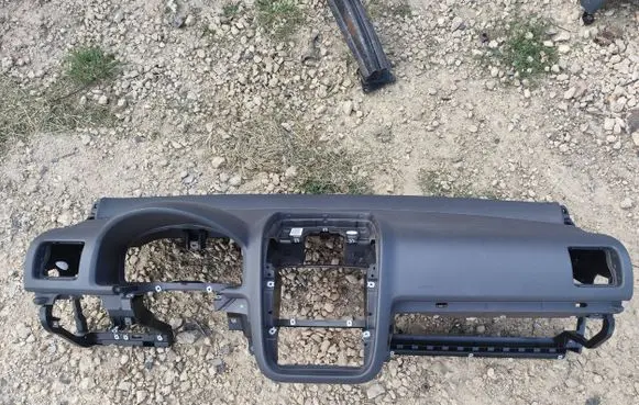 Volkswagen Golf V Dashboard 1K1858295 1K1857669 1155D300436