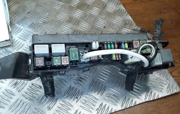 Toyota Avensis T250 Fuse module NOCODE