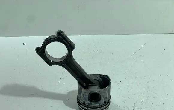 Renault Koleos I Piston with connecting rod 