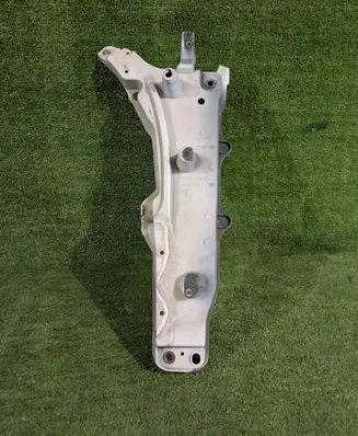 Volvo XC90 Fender mounting bracket 31391778