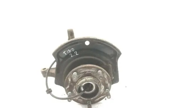 Nissan Almera Tino Front wheel hub