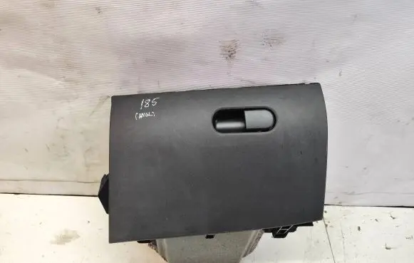 Alfa Romeo Giulietta Glove box 1561061510 140120141832 SEQ30200101