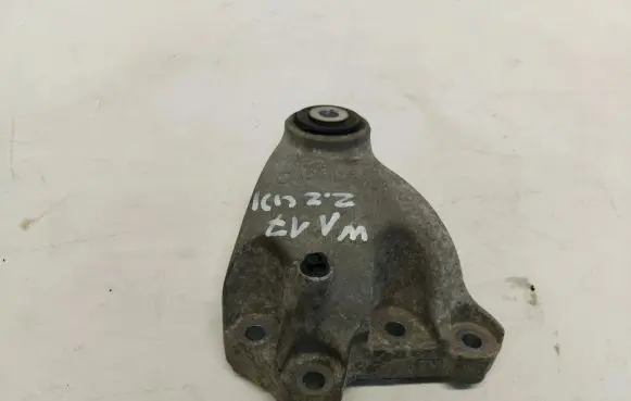 Mercedes-Benz CLA C117 X117 W117 Engine mount bracket a2462401109