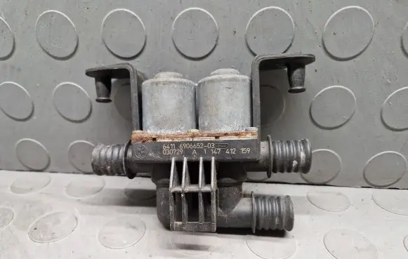 BMW 5 E39 Coolant heater control valve 6906652