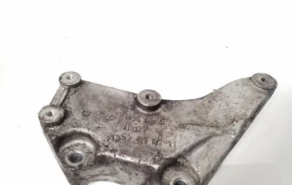 Mercedes-Benz E W212 Engine mounting bracket A6510940039