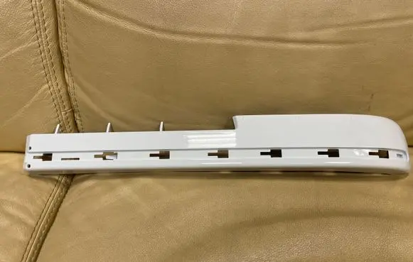 Front bumper splitter molding
