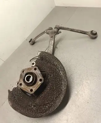 Front wheel hub