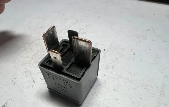 Seat Leon (1P) Other relay 8D0951253 V23134J52X300