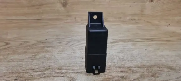 Volvo V70 Glow plug pre-heat relay 0281003047 3134286