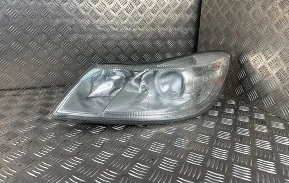Skoda Octavia Mk2 (1Z) Headlight/headlamp 1Z1941015F 1EL24705201