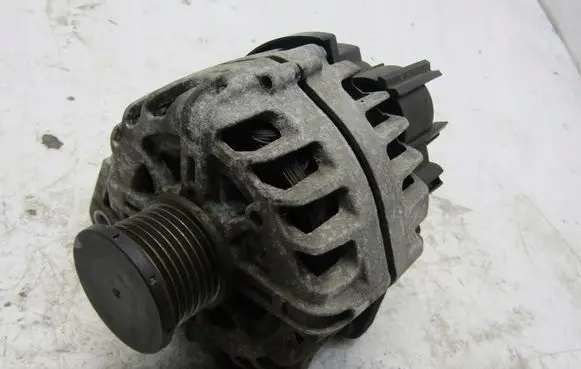 Renault Megane IV Generator/alternator 231008040R