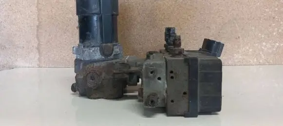 Volkswagen PASSAT B4 ABS Pump 100501