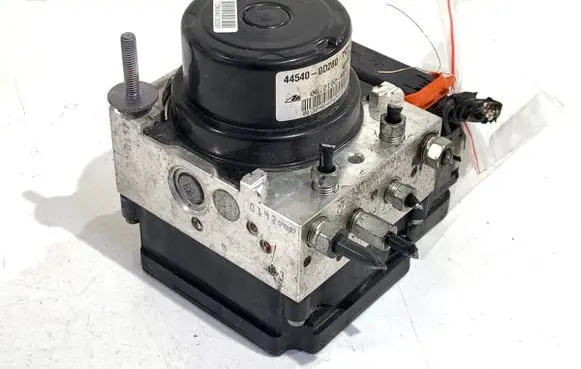 Toyota Yaris ABS Pump 445400D280