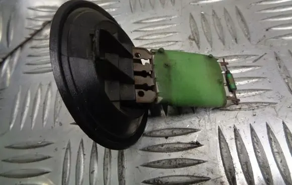 Skoda Fabia Mk1 (6Y) Heater blower fan relay 