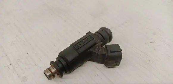 Audi A8 S8 D3 4E Fuel injector 079133551B